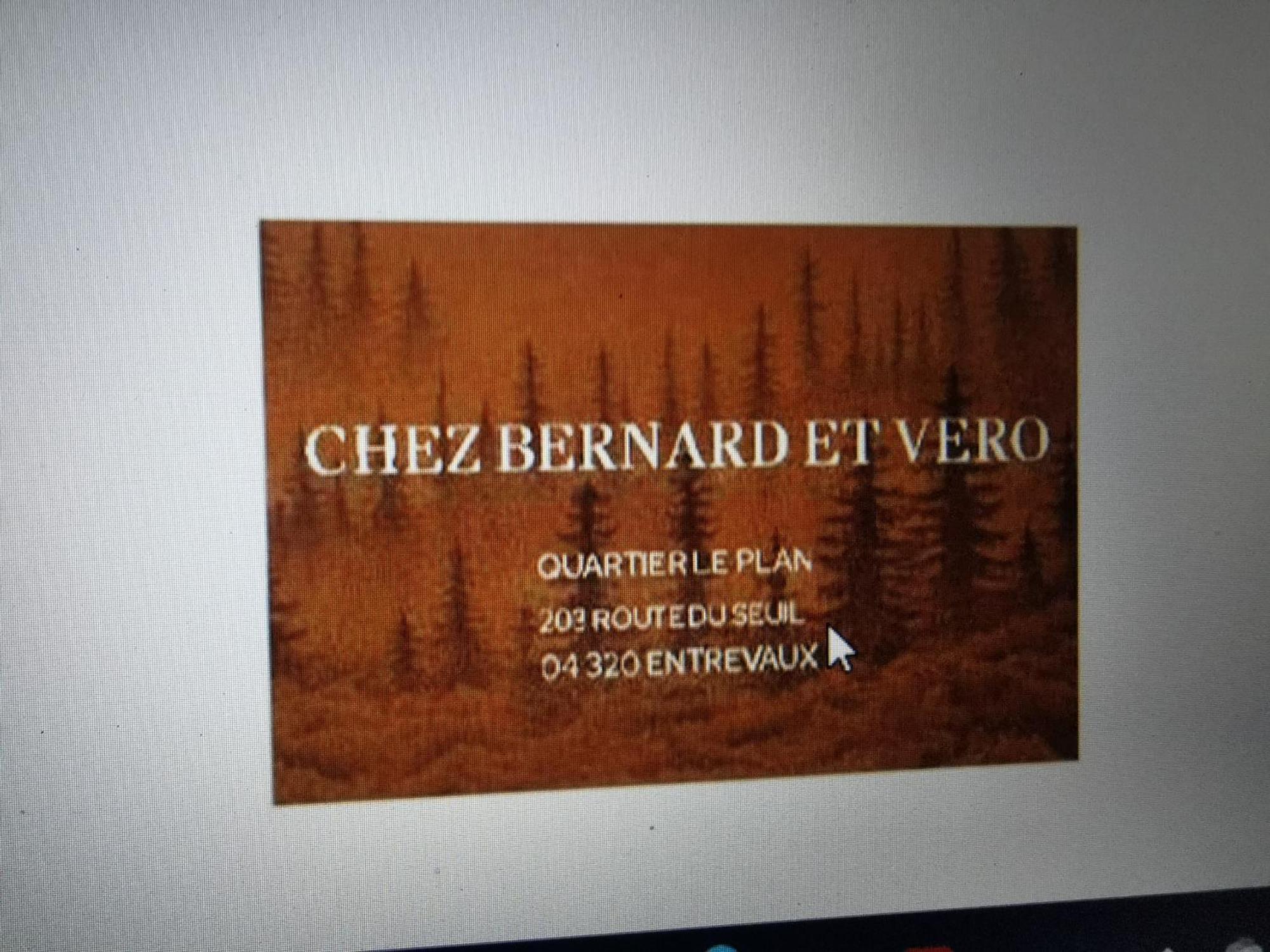 Chez Vero Et Bernard Entrevaux Exteriör bild